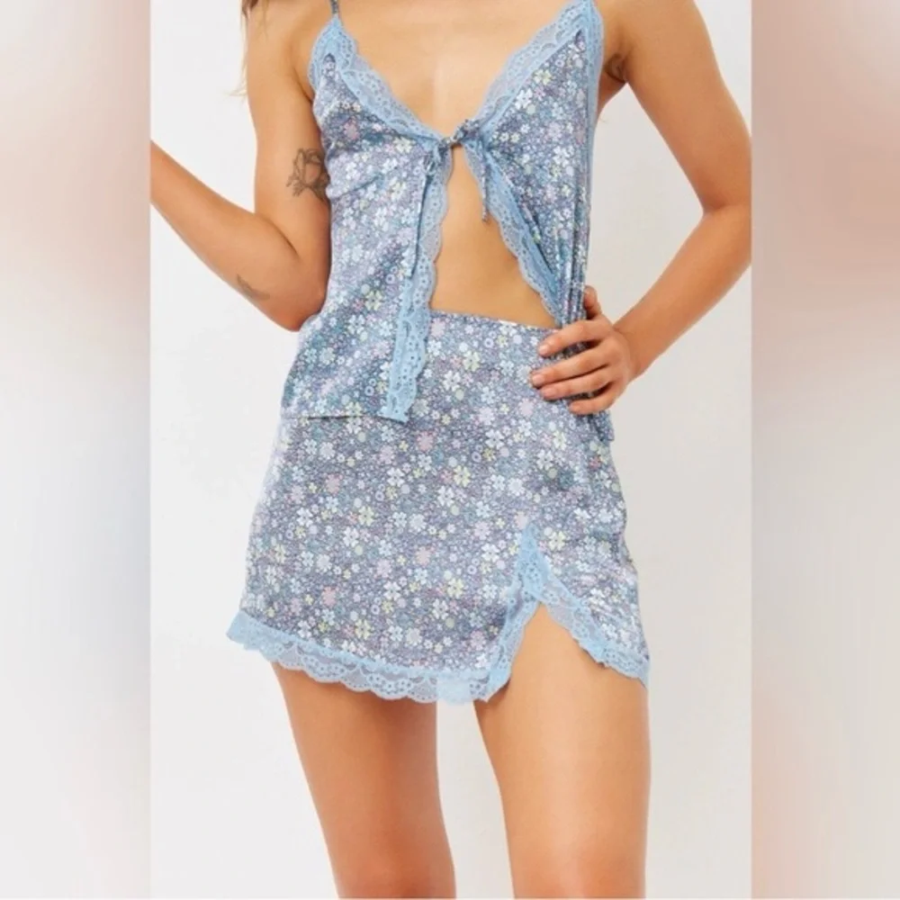 Frankie's Bikinis Blue Floral Lace-Trim Mini Skirt